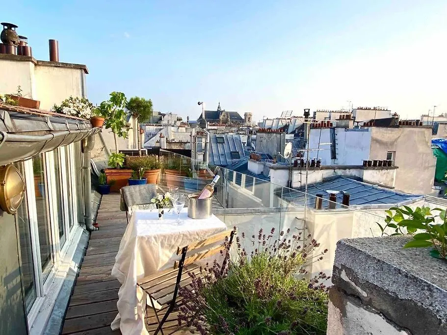 アパート パリPenthouse With Terrasse And View On Eiffel Towerアパートメント